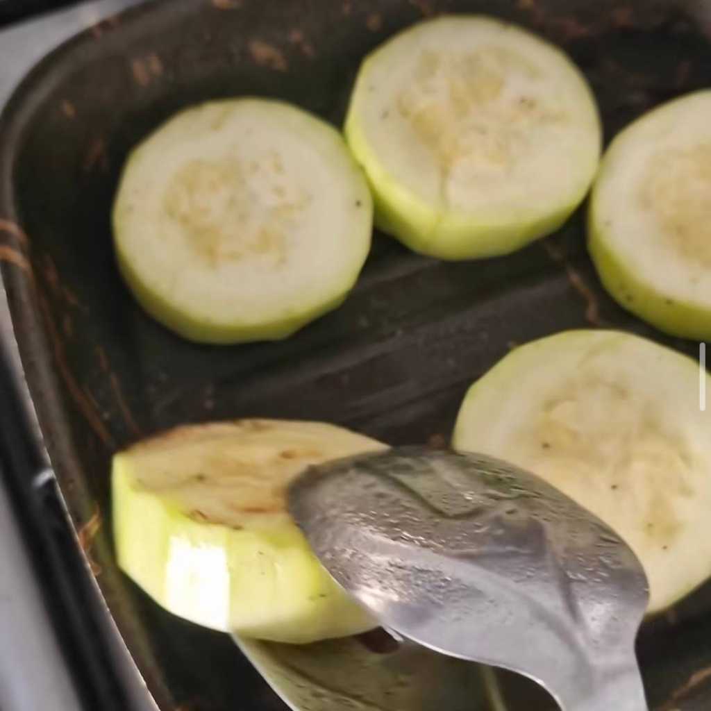 zucchini on the grill pan