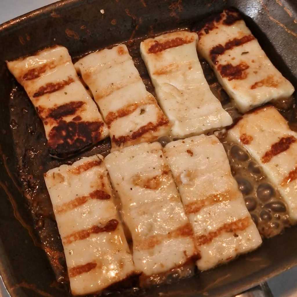grilled halloumi cheese