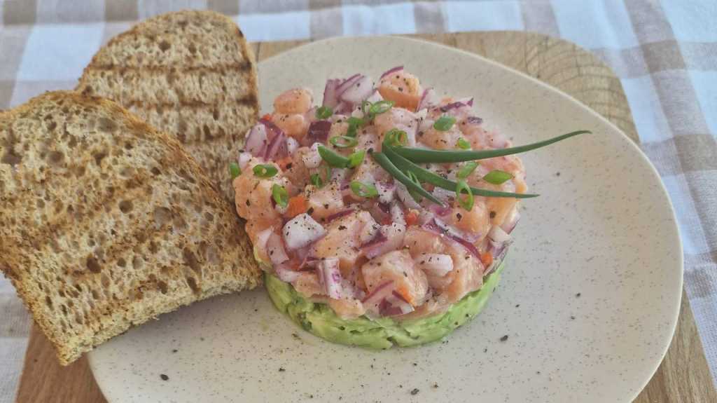 Salmon tartare with avocado