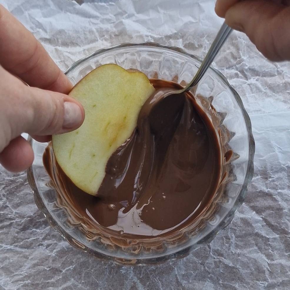 apples in chocolate