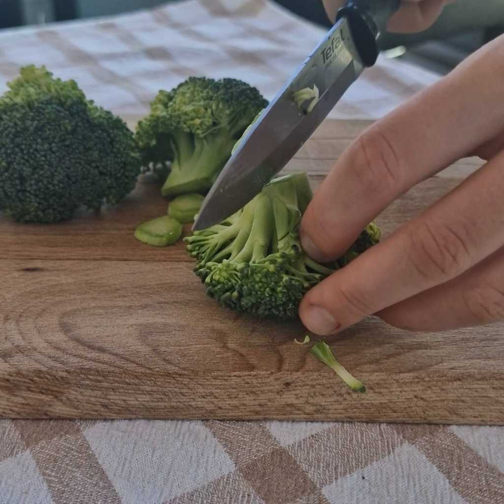 broccoli cutting