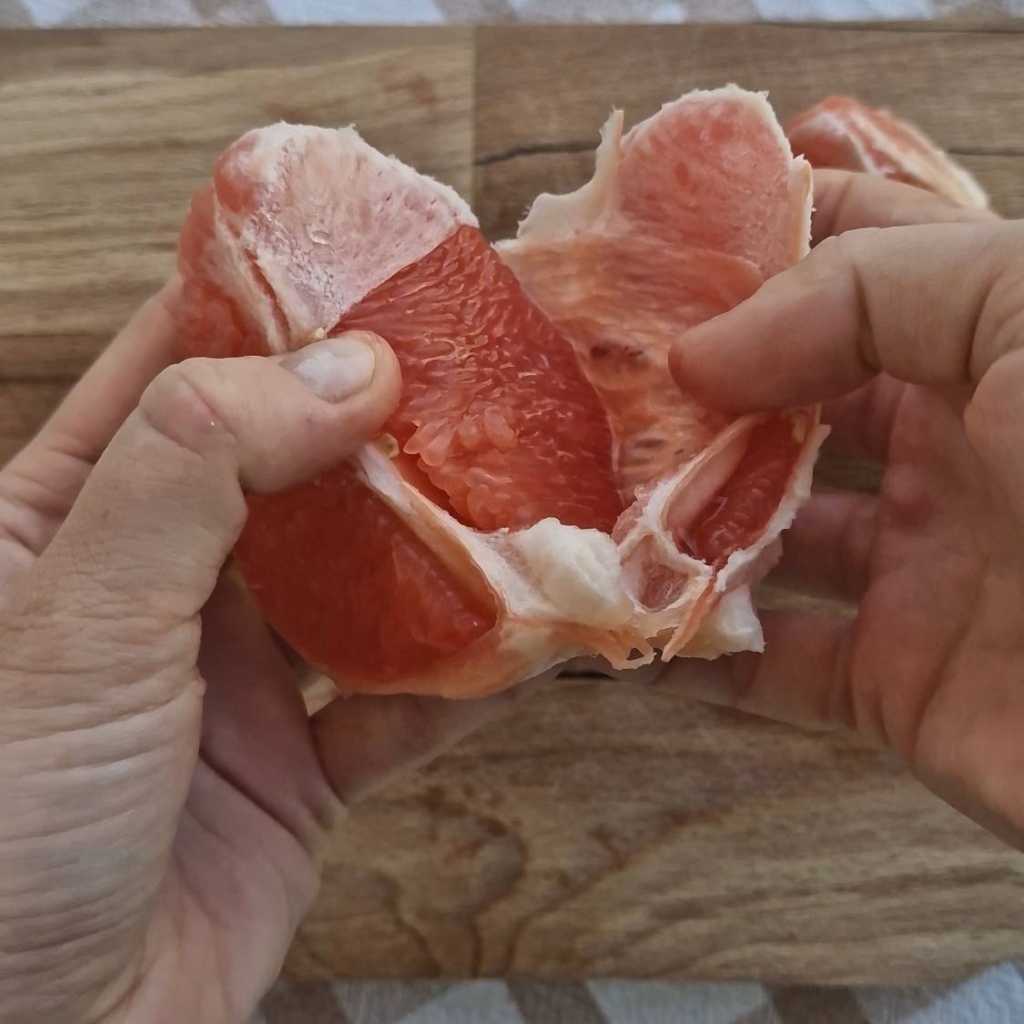 peel grapefruit
