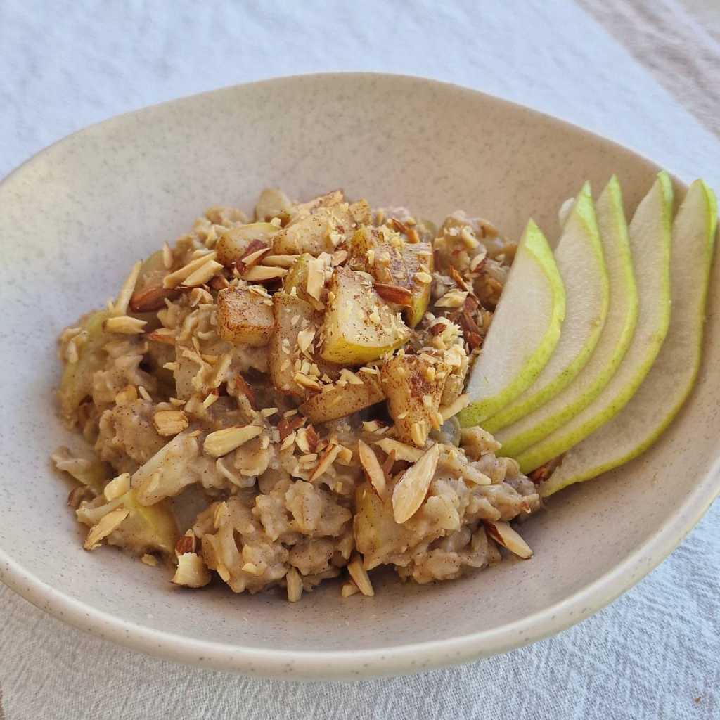 cinnamon pear oatmeal