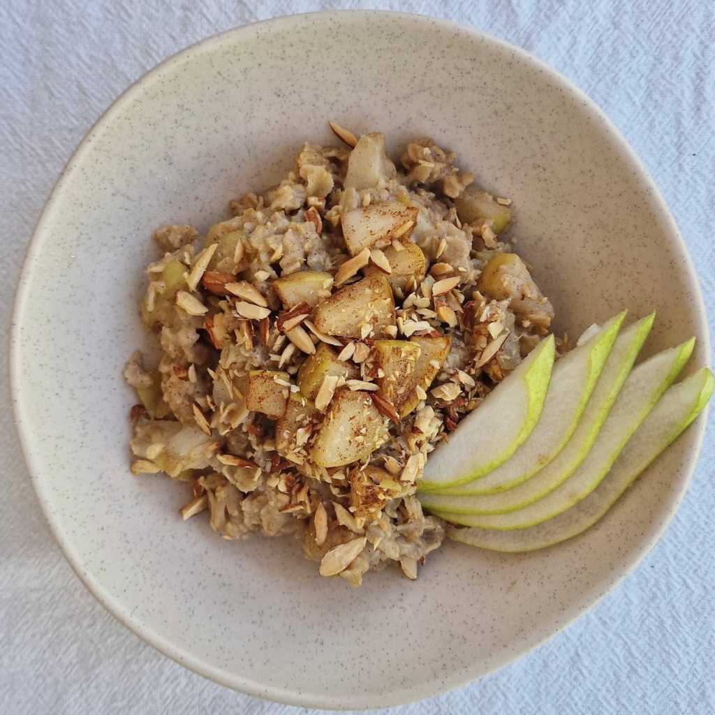 cinnamon pear oatmeal