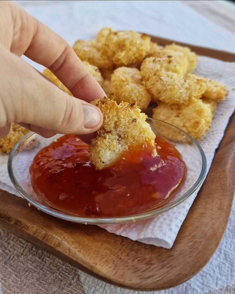 crispy coconut shrimp with sweet chili sauce