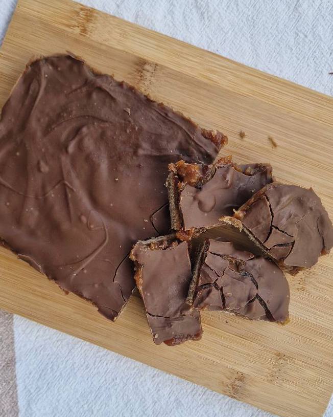 Healthy Peanut Butter Twix Bars