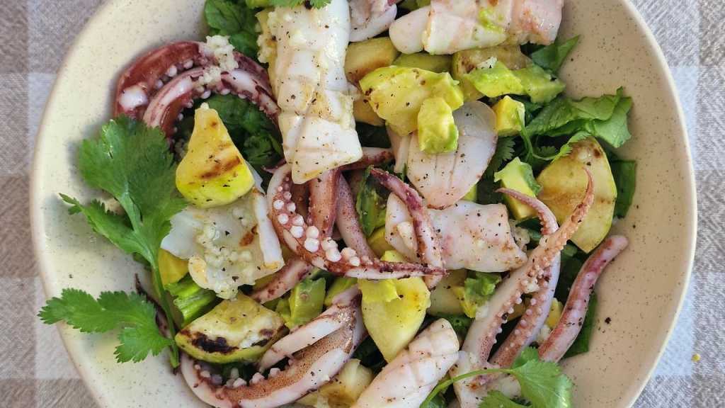 Green Salad with Grilled Squid