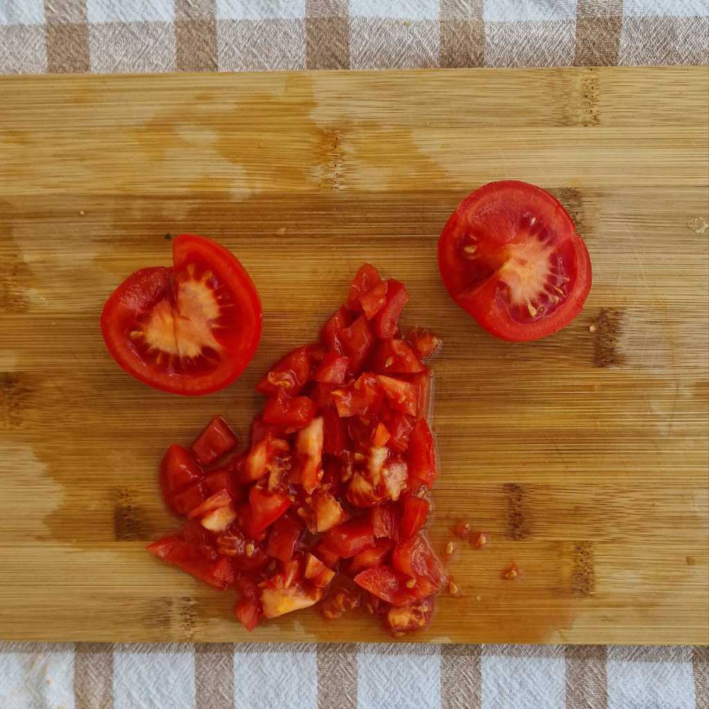 cut tomatoes