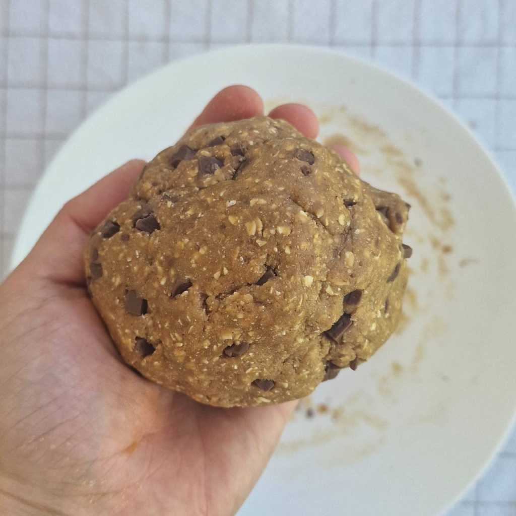 Oatmeal Chocolate Chip Cookies dough with peanut butter