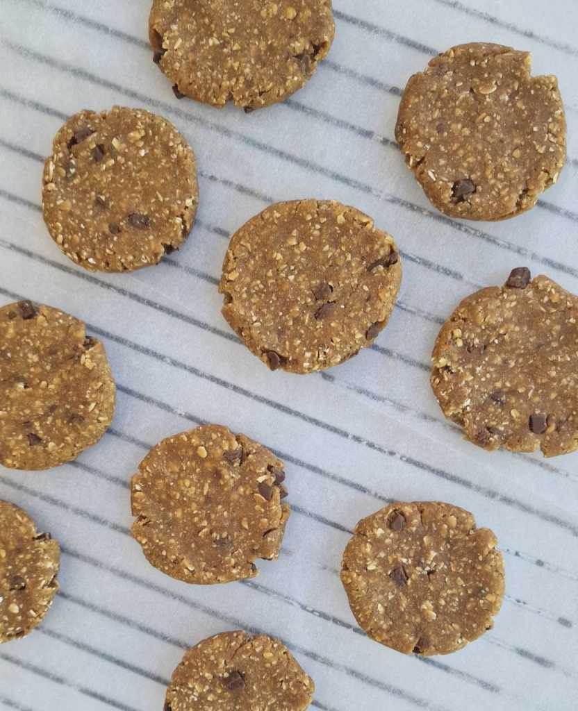 Healthy Oatmeal Chocolate Chip Cookies dough with peanut butter