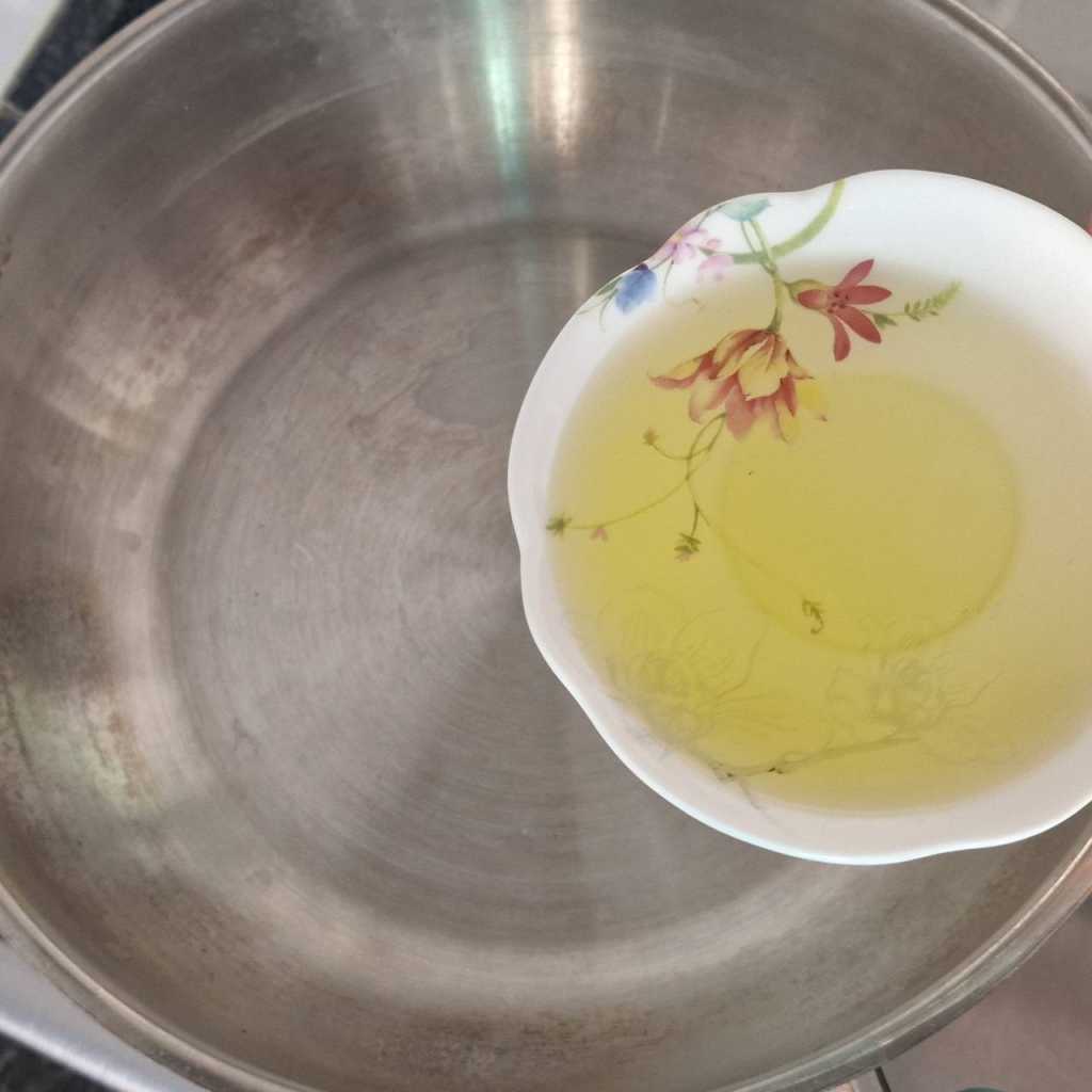 olive oil in the pan