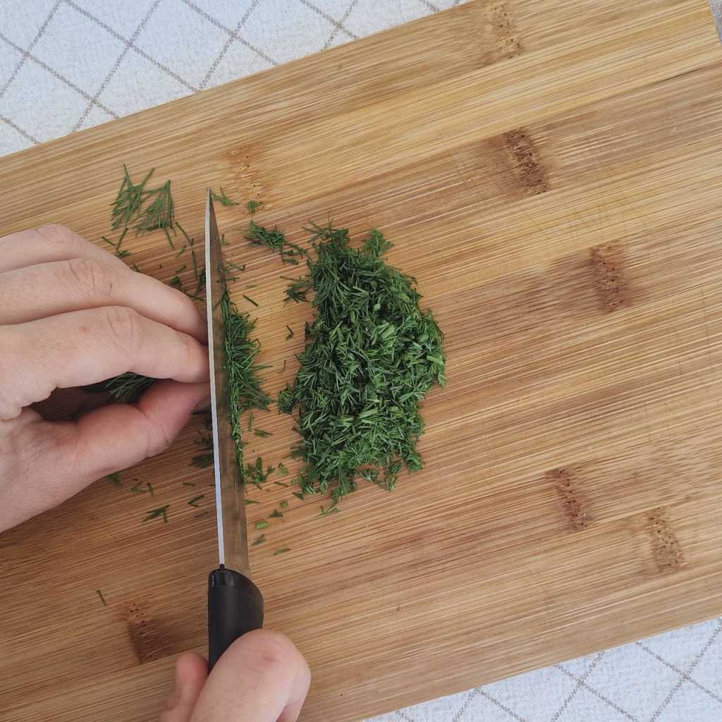 dill chopping