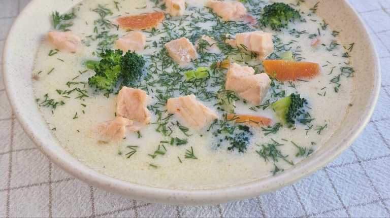 Finnish Creamy Salmon Soup - Lohikeitto