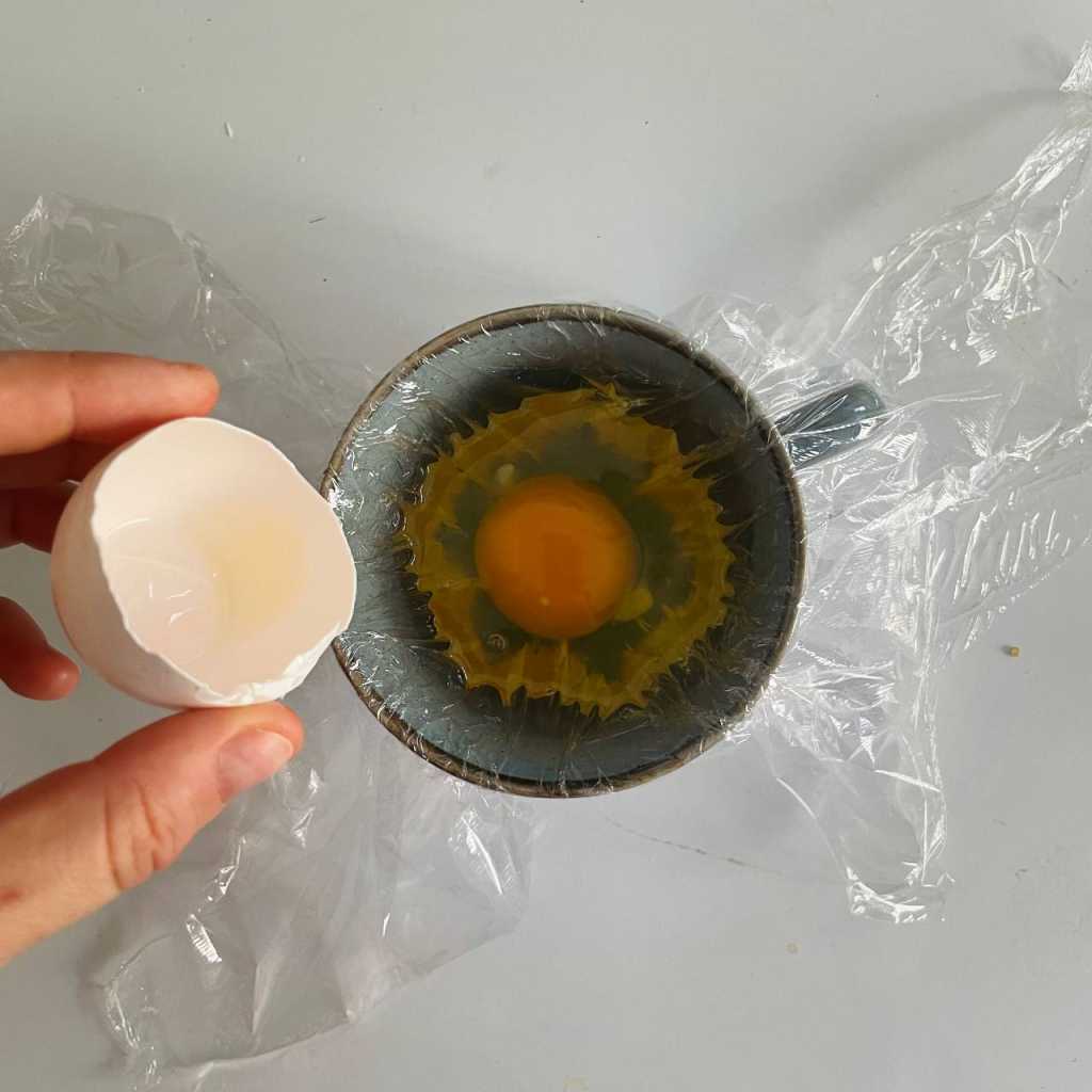 poached egg easy recipe with cling film