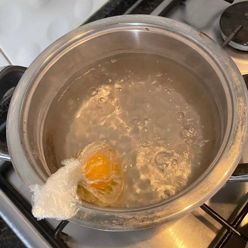 poached egg easy recipe with cling film