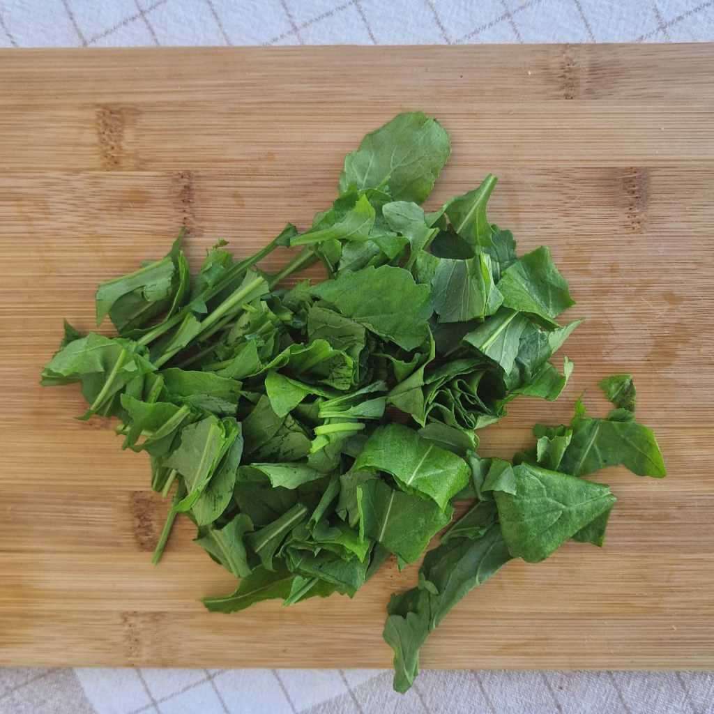 cut a bunch of arugula