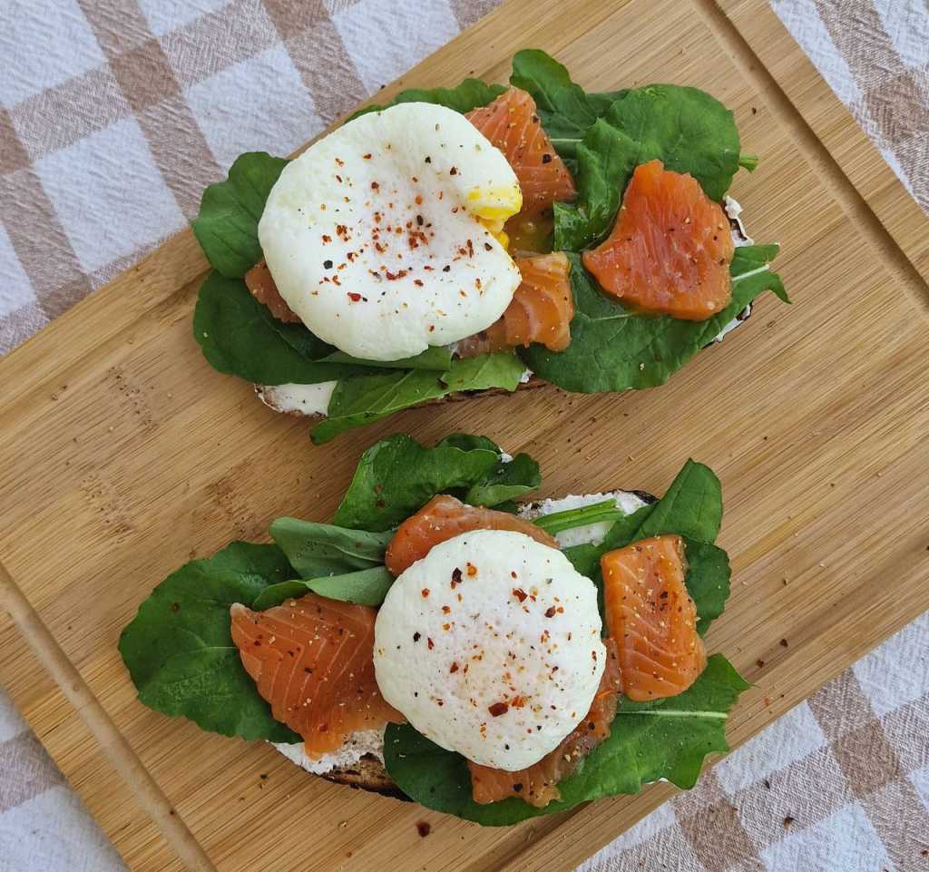 Toast with Smoked Salmon and Poached egg