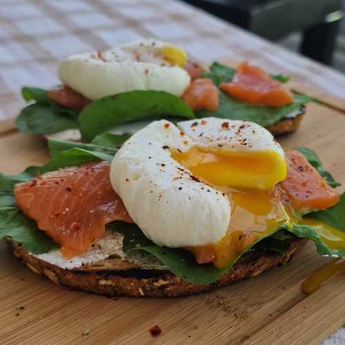 Toast with Smoked Salmon and Poached egg