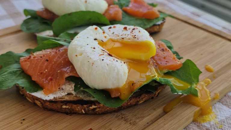 Toast with Smoked Salmon and Poached egg