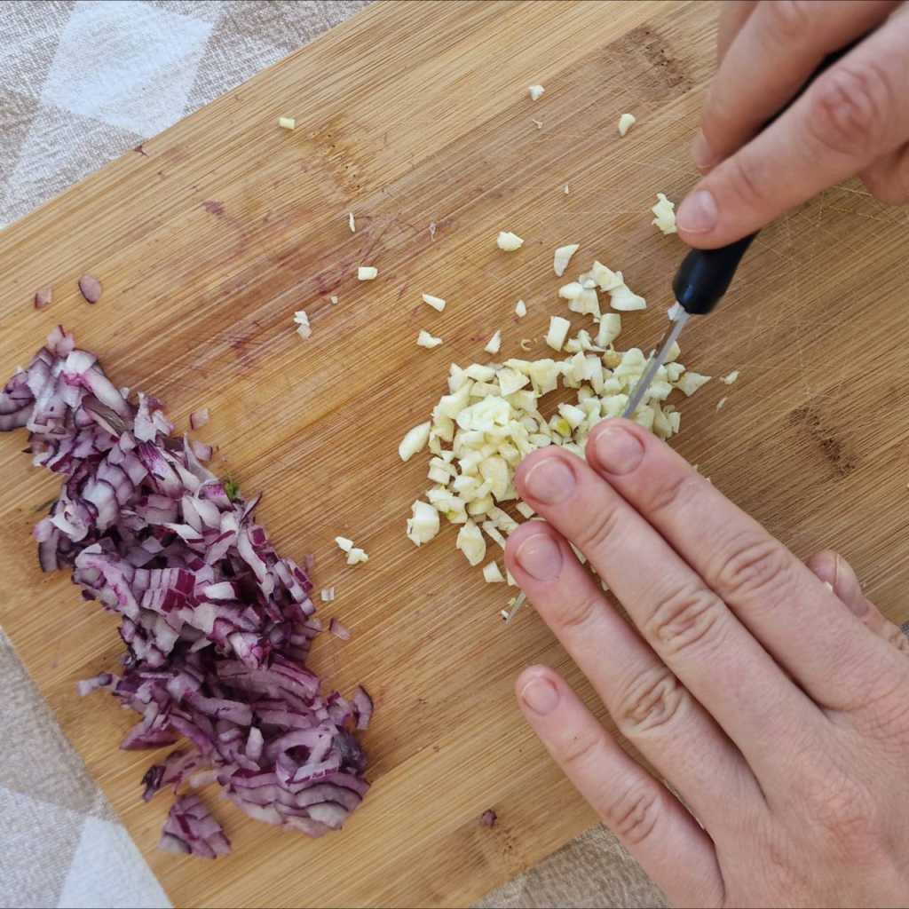 chopped garlic gloves