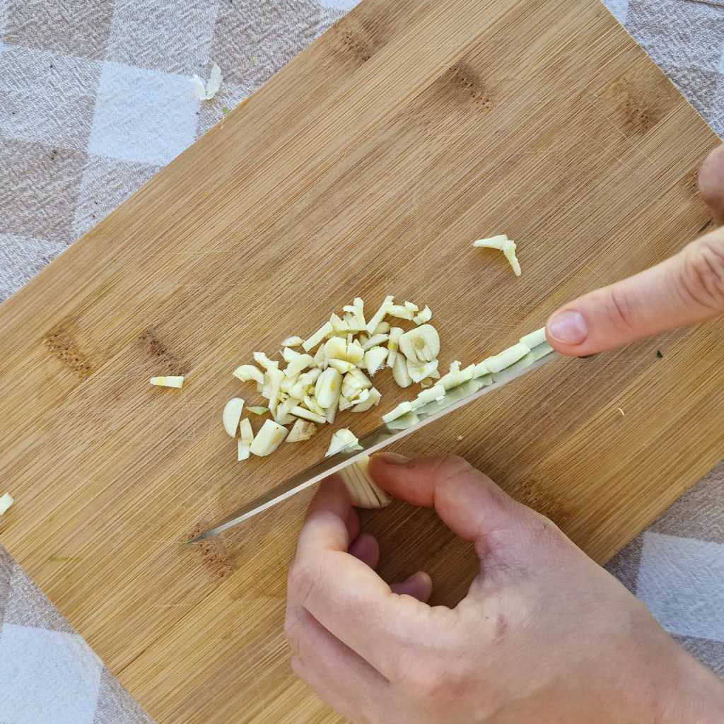 chopped garlic