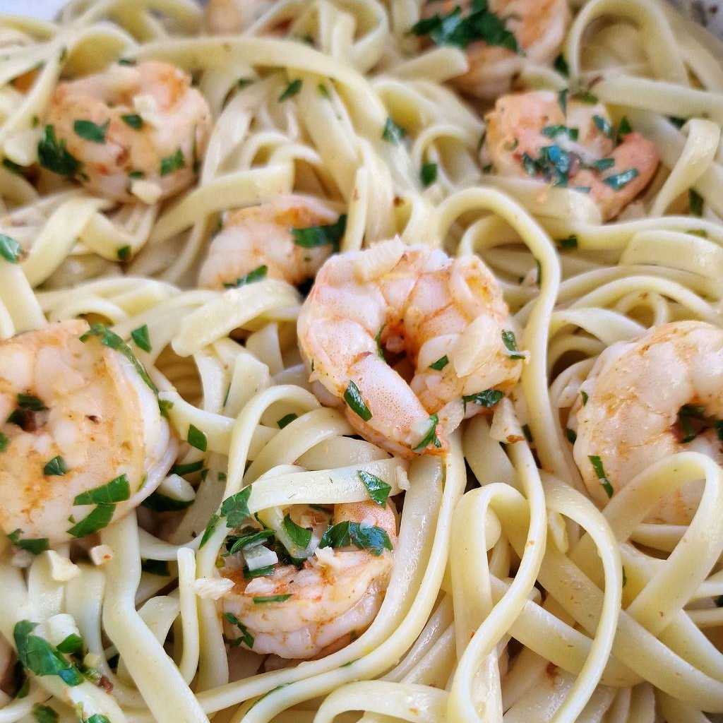 Lemon Garlic Butter Shrimp Pasta with parsley