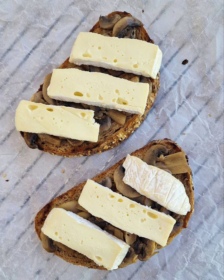 Mushroom Bruschetta with Brie and Truffle oil recipe