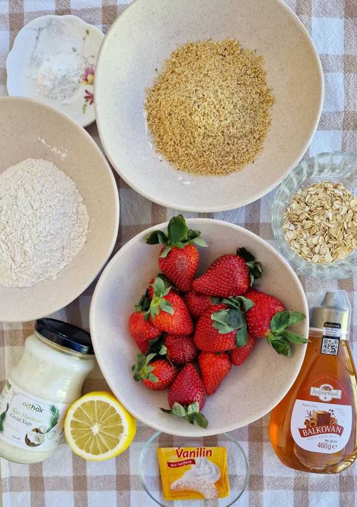 Healthy Vegan Strawberry Crumble recipe ingredients 