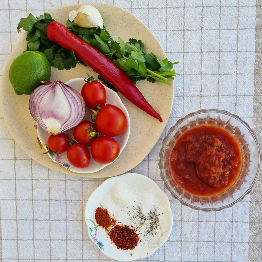 Easy Homemade Salsa Recipe ingredients