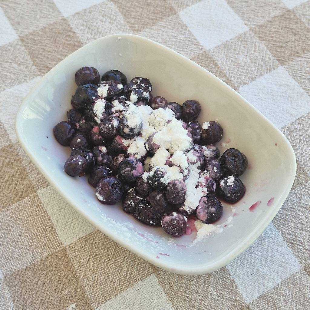 blueberries in cornstarch for healthy blueberry lemon bread recipe 