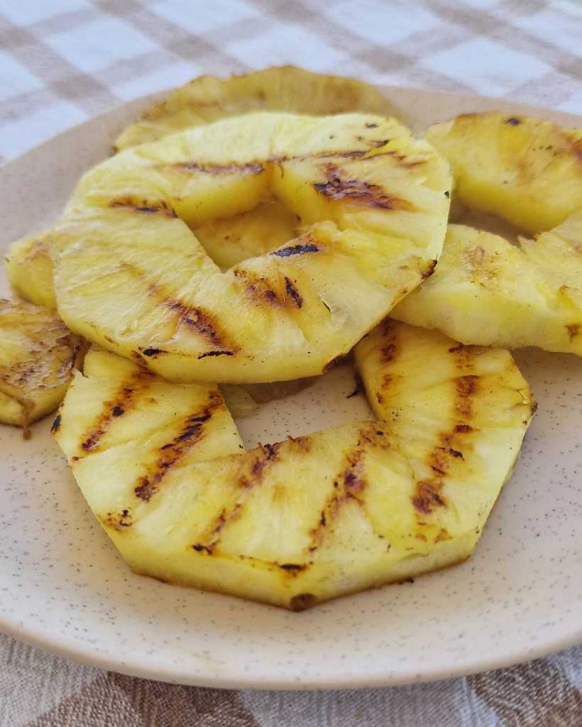 Crispy Shrimp Burger with grilled pineapple recipe