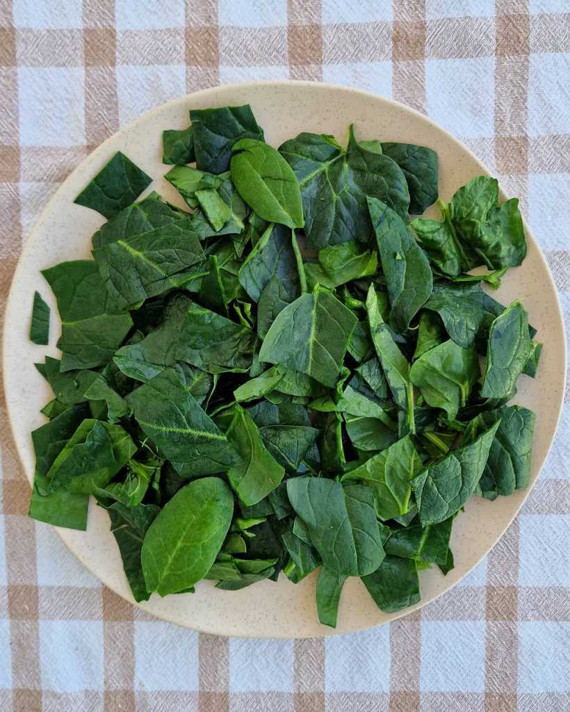 Mulberry Spinach Feta Walnuts Salad recipe