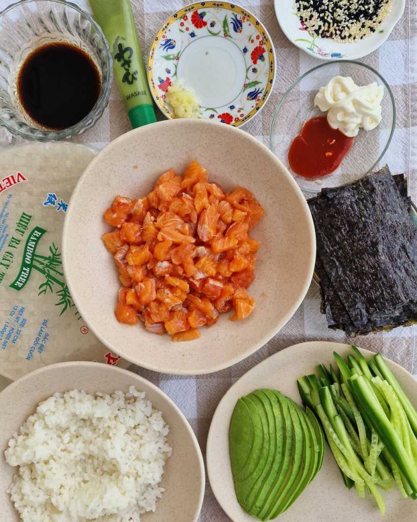 Crispy Rice Paper Sushi Rolls with Salmon, Nori and avocado recipe ingredients