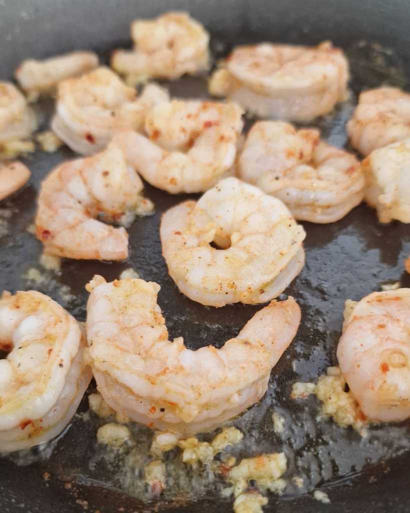 shrimp fried with garlic for Quinoa bowl with shrimp, oranges, avocado, and cucumbers recipe