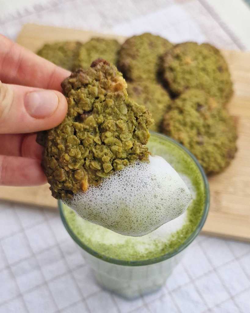 Healthy Matcha Chocolate Chip Oat cookies recipe 