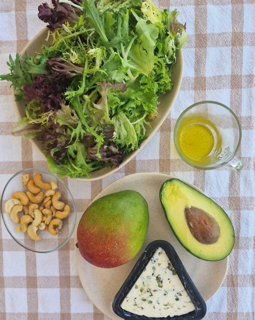 Mango, Avocado and Blue Cheese, cashew Salad recipe ingredients