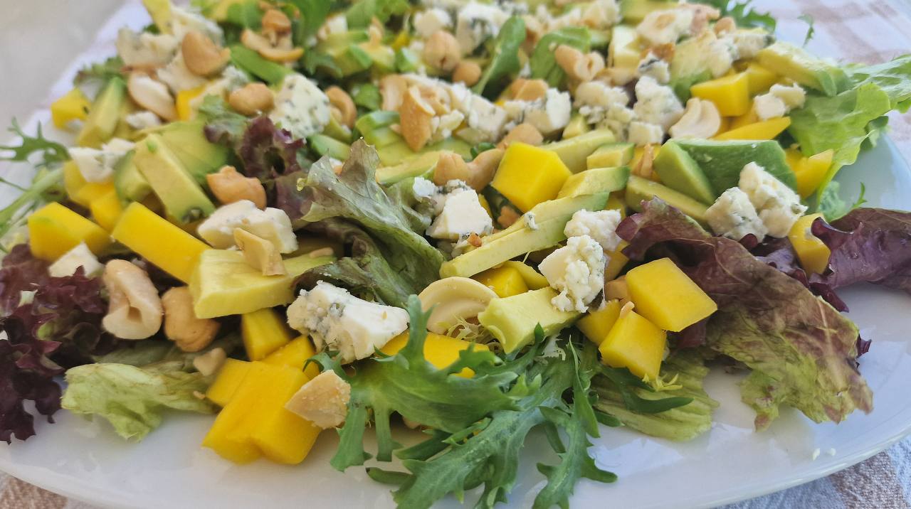 Mango, Avocado and Blue Cheese, cashew Salad recipe