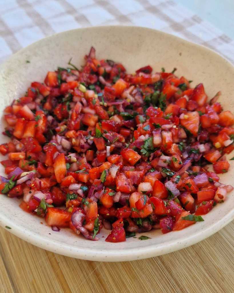 salsa recipe with strawberries, red onion, cilantro, lime juice, honey