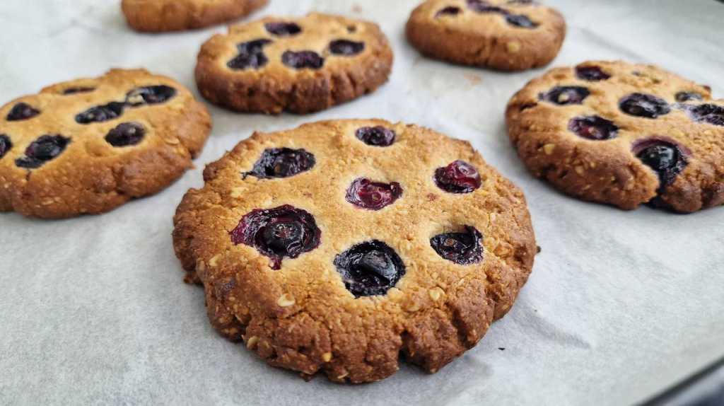 Blueberry Crumble Cookies