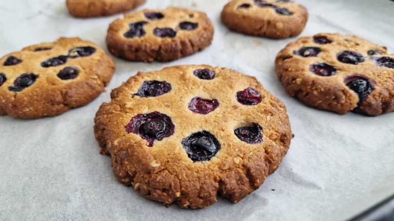 Healthy Blueberry Crumble Cookies recipe