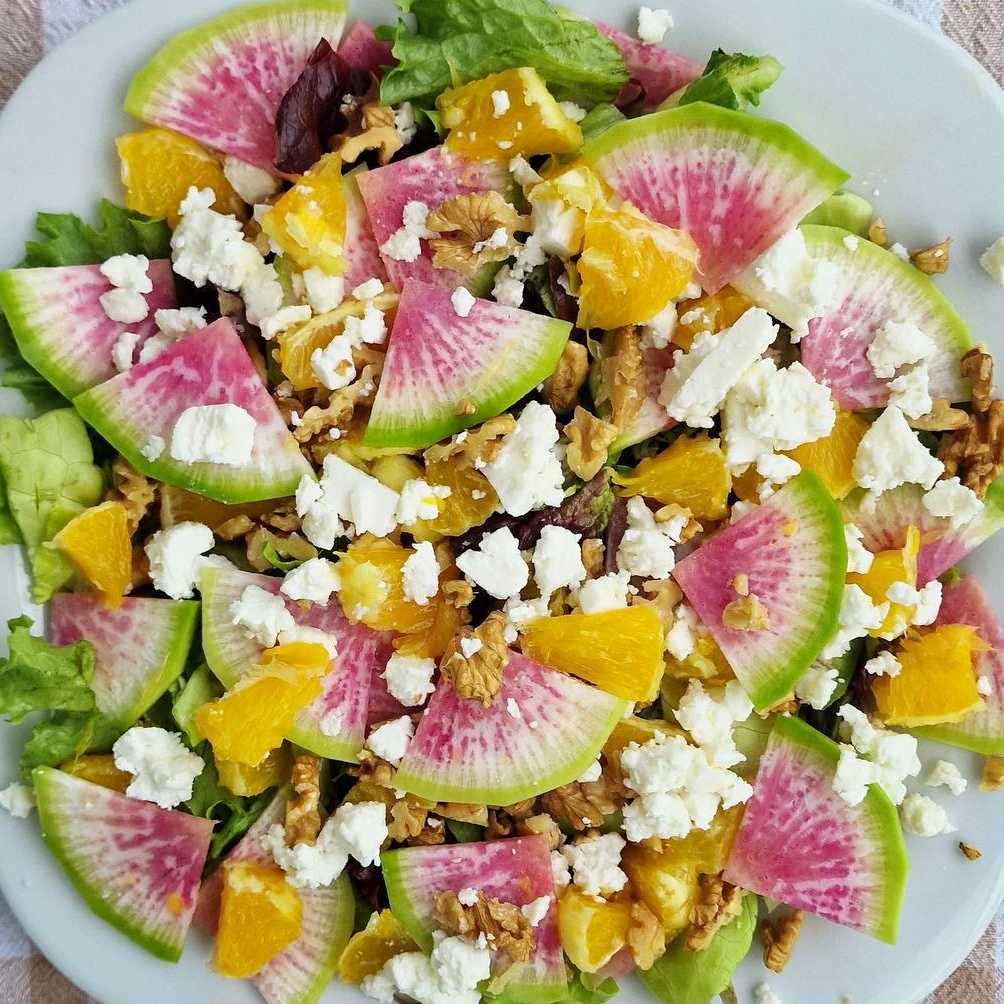 Radish and walnuts salad