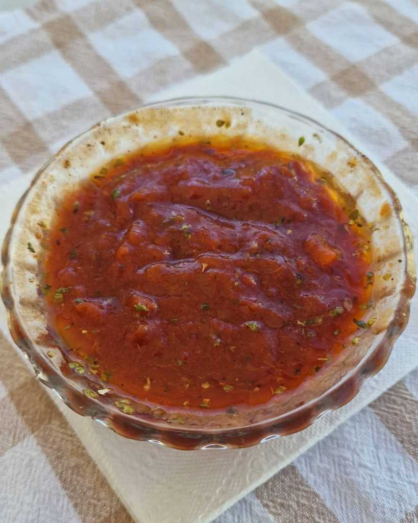 tomato sauce for the Zucchini Ricotta roll-ups recipe 