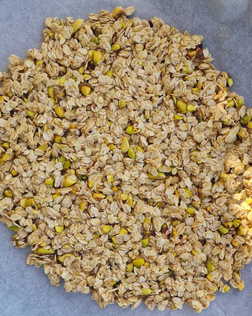 Pistachio Granola with oats recipe