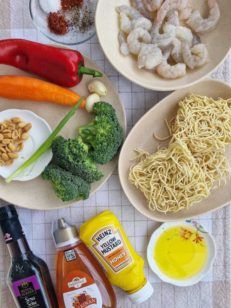 Stir-fry Noodles with Shrimp and Vegetables recipe ingredients