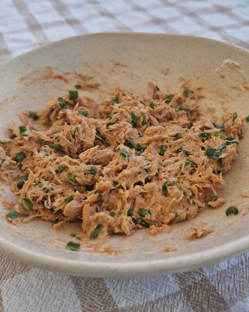 tuna mayo scallions mixture