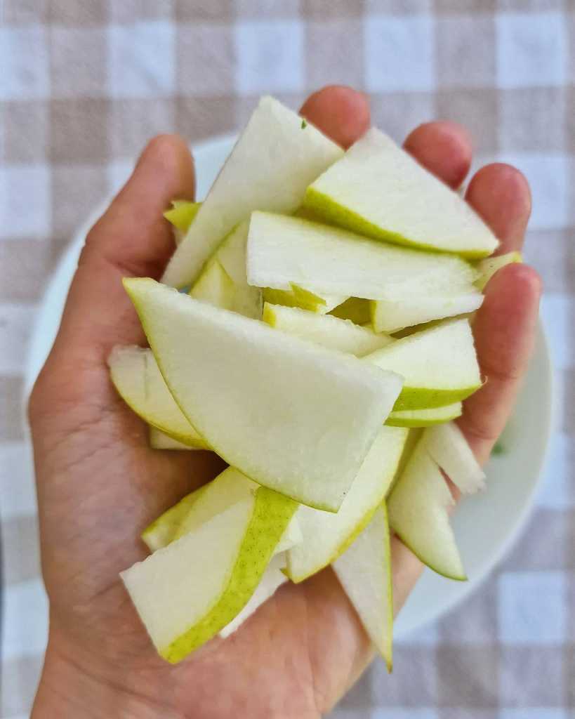 sliced pear