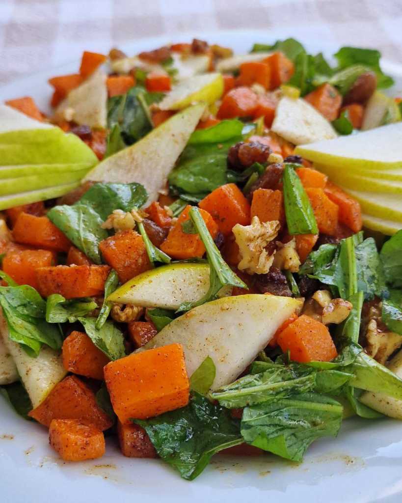 Pumpkin Salad with pear, walnuts and raisins