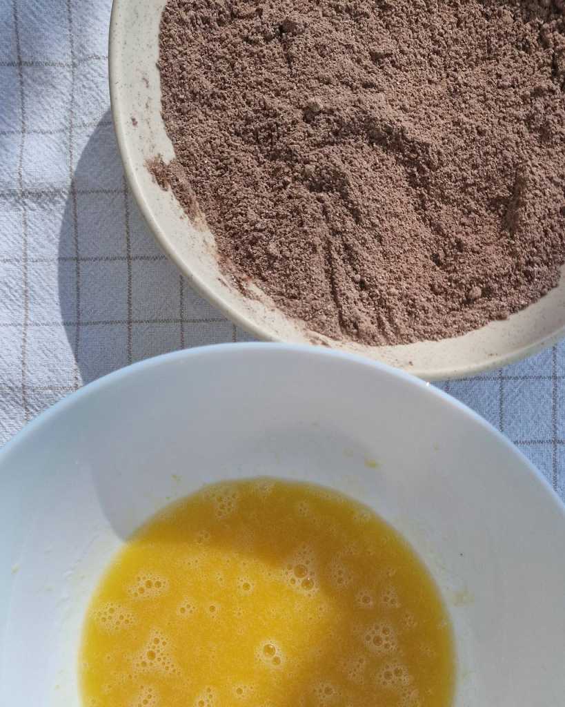 wet and dry ingredients for cherry brownie