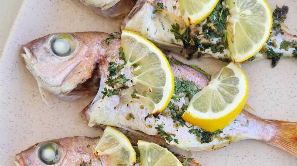 Whole-baked red mullet with lemon