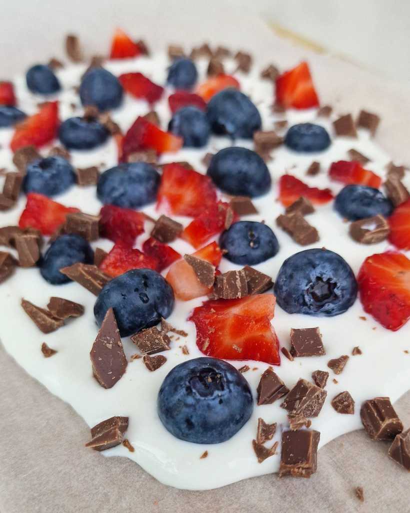 Yogurt bark with berries